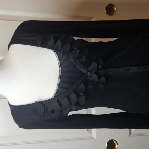 ELLE Women's Black Button Front V-Neck Rose Bud Detail Cardigan Sweater Size XS - Picture 7 of 11